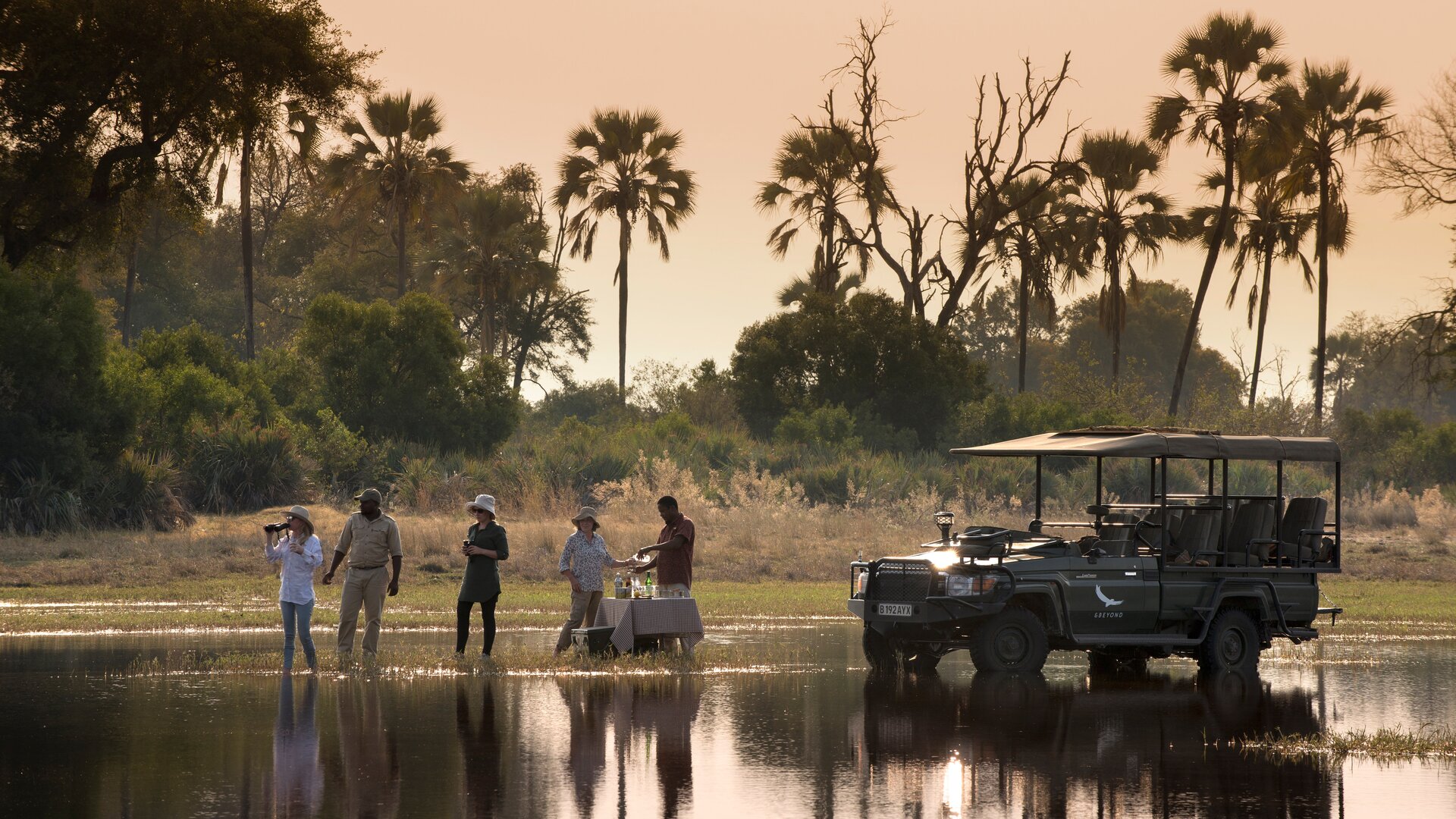Web_Gallery-Botswana-Sandibe-Experience-Game-Drive-with-drink-stop-at-sunset